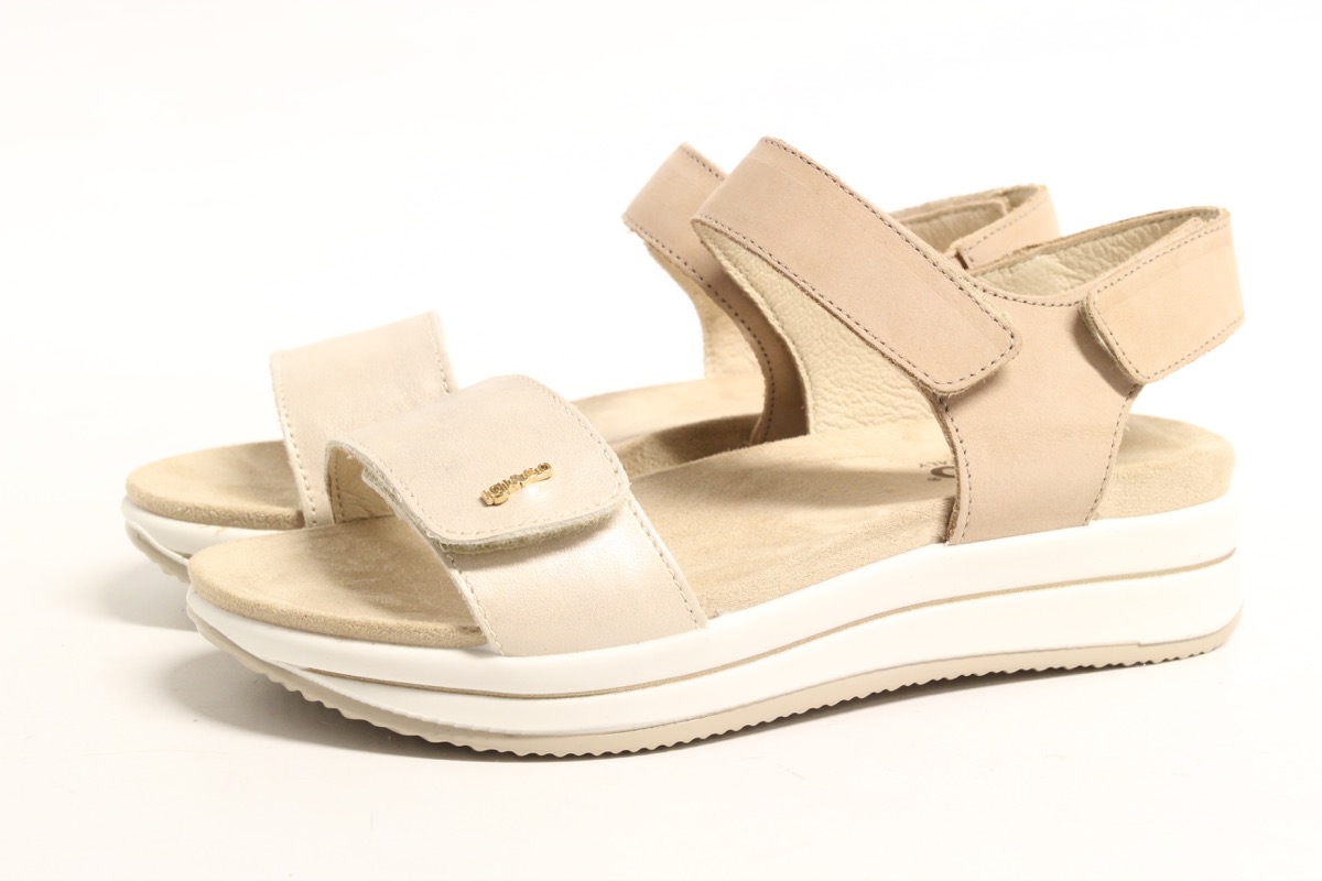 Stacks Image p8299_n2551