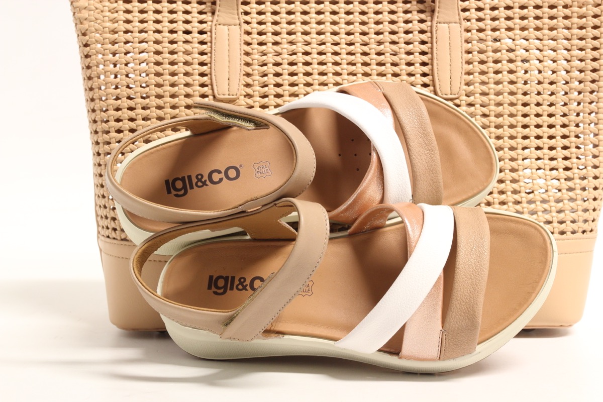 Stacks Image p8299_n2522