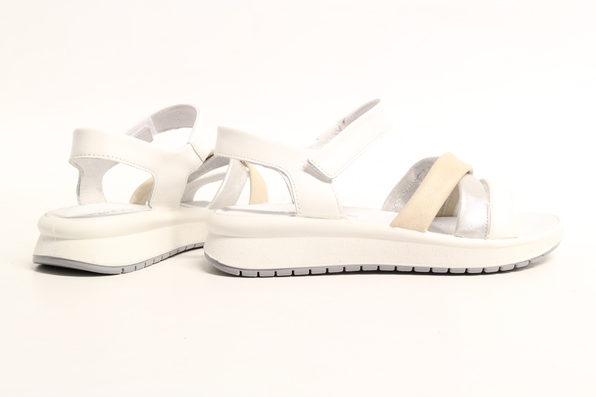 Stacks Image p8299_n2700