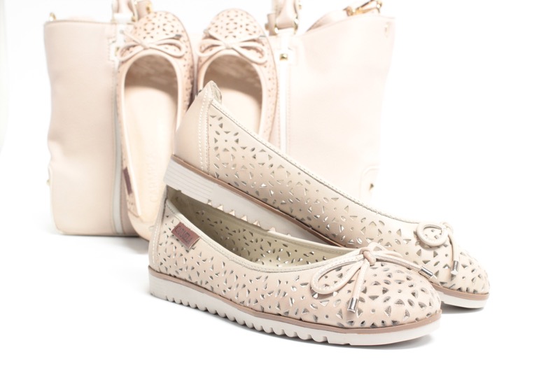 Ballerine in nappa forata, fondo gomma. Vari colori. €79,90 (J0046)