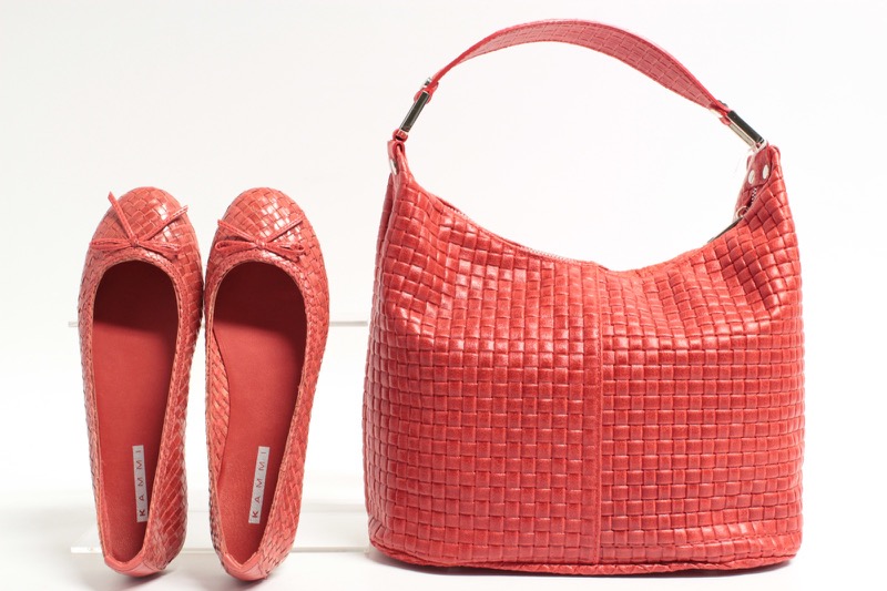 Ballerine in pelle intrecciata, fondo cuoio. Vari colori. €49,90 (J0051)