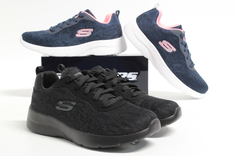 SKECHERS Sneaker in tessuto tecnico traspirante, suola in memory foam. € 49,90 (J0024)