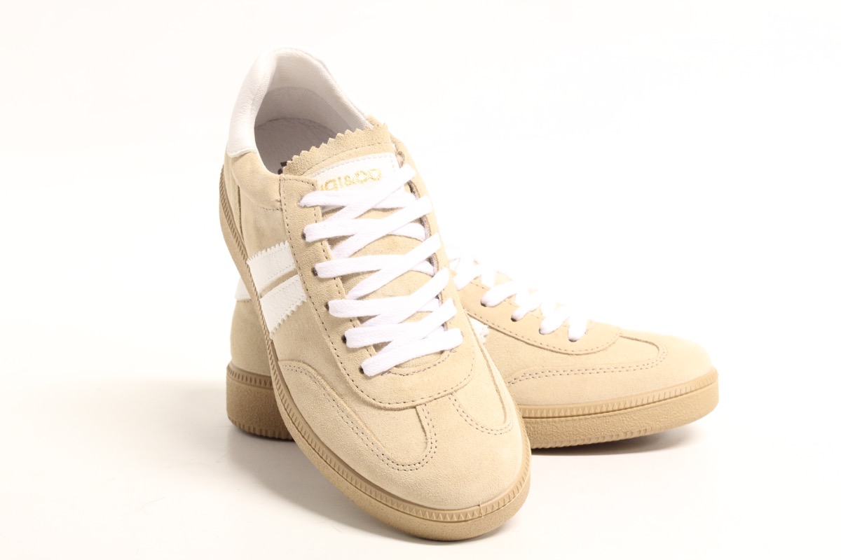 Stacks Image p582_n4006