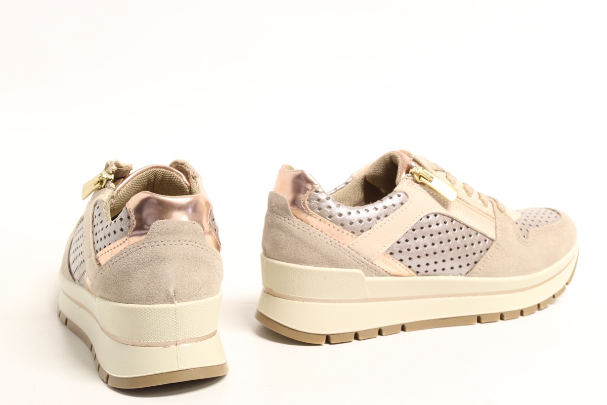 Stacks Image p582_n4140