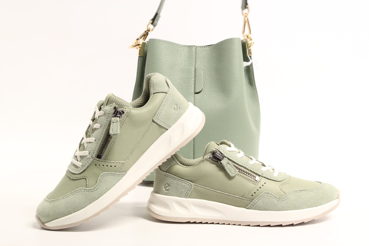 Stacks Image p844_n717