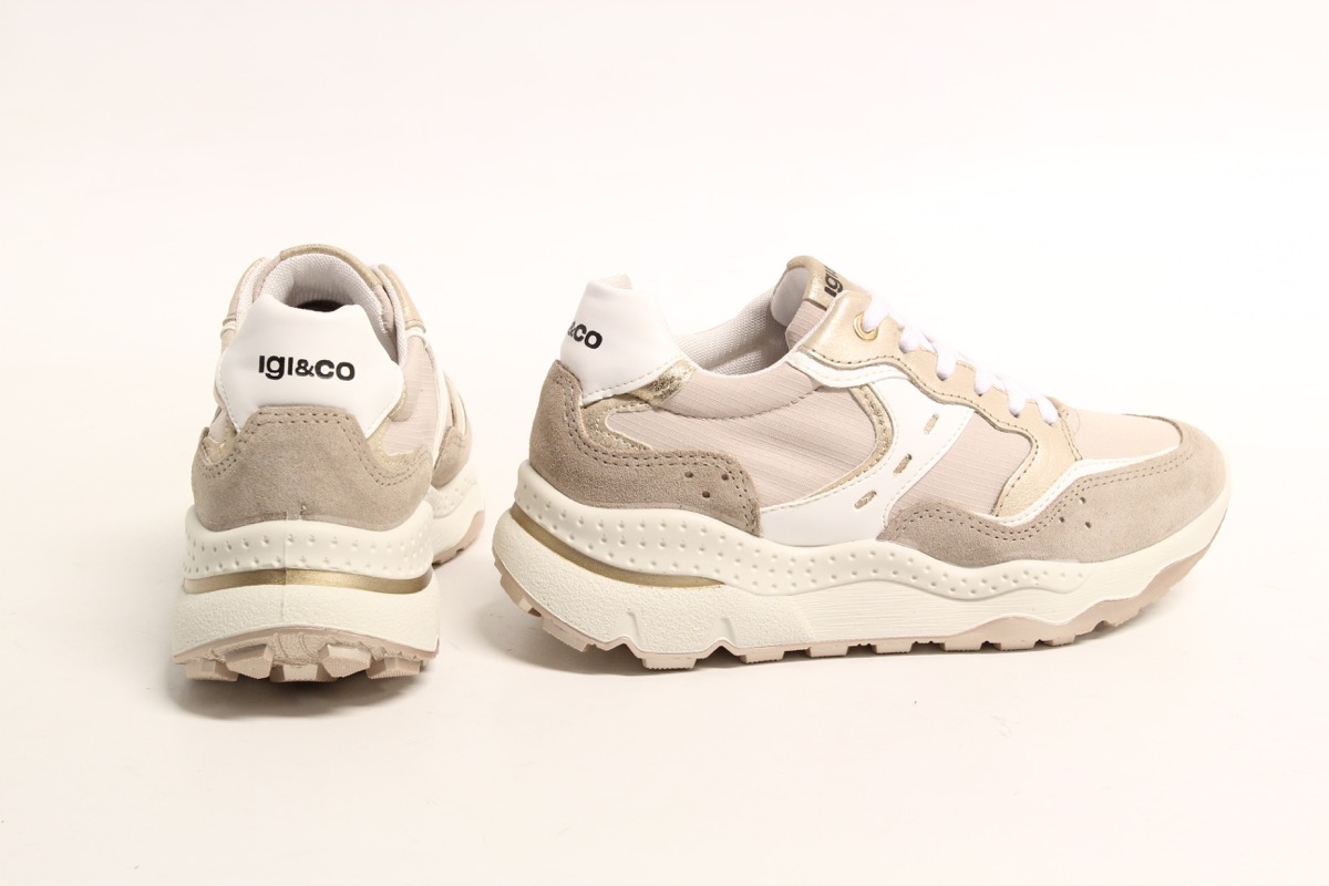 Stacks Image p582_n4038