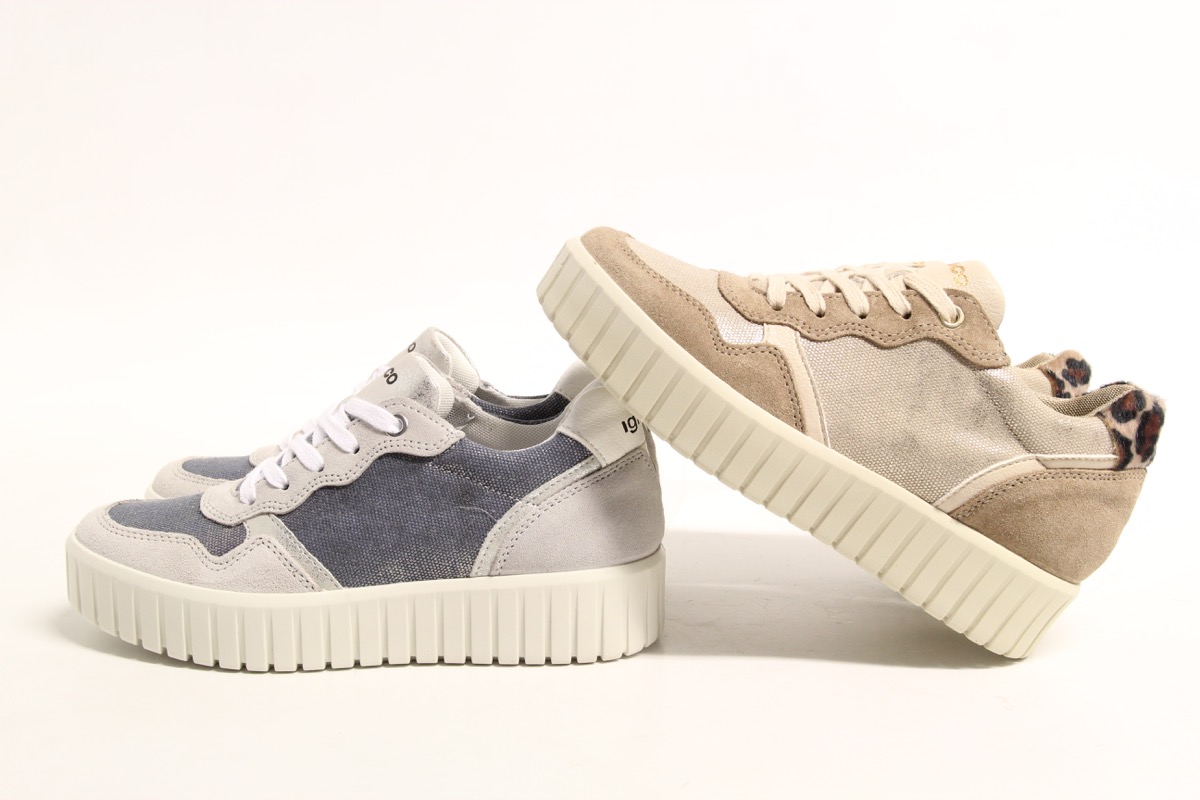 Stacks Image p582_n4243