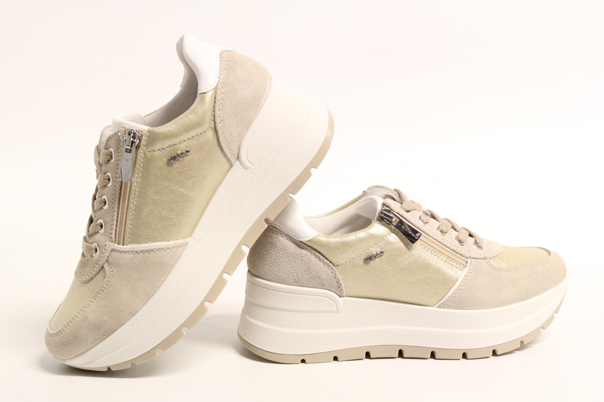 Stacks Image p582_n4120