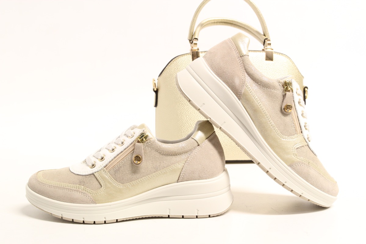 Stacks Image p970_n497