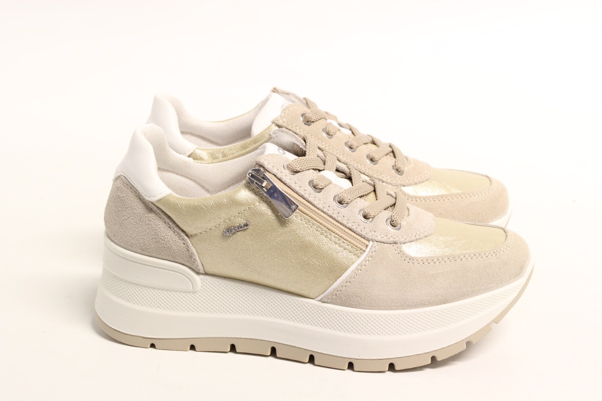 Stacks Image p582_n4113