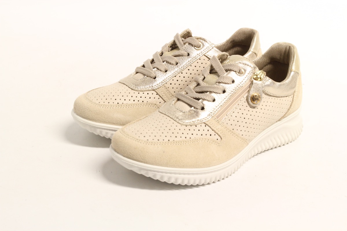 Stacks Image p970_n535