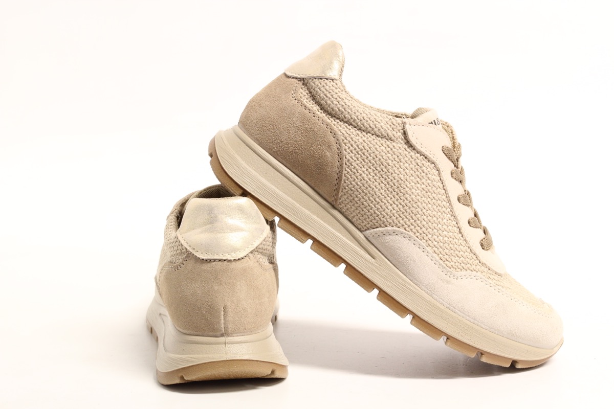 Stacks Image p582_n4019