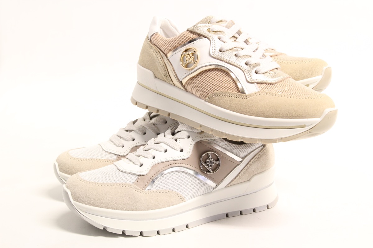 Stacks Image p582_n4044