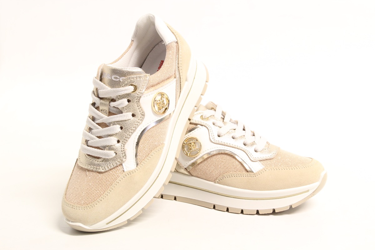 Stacks Image p582_n4054