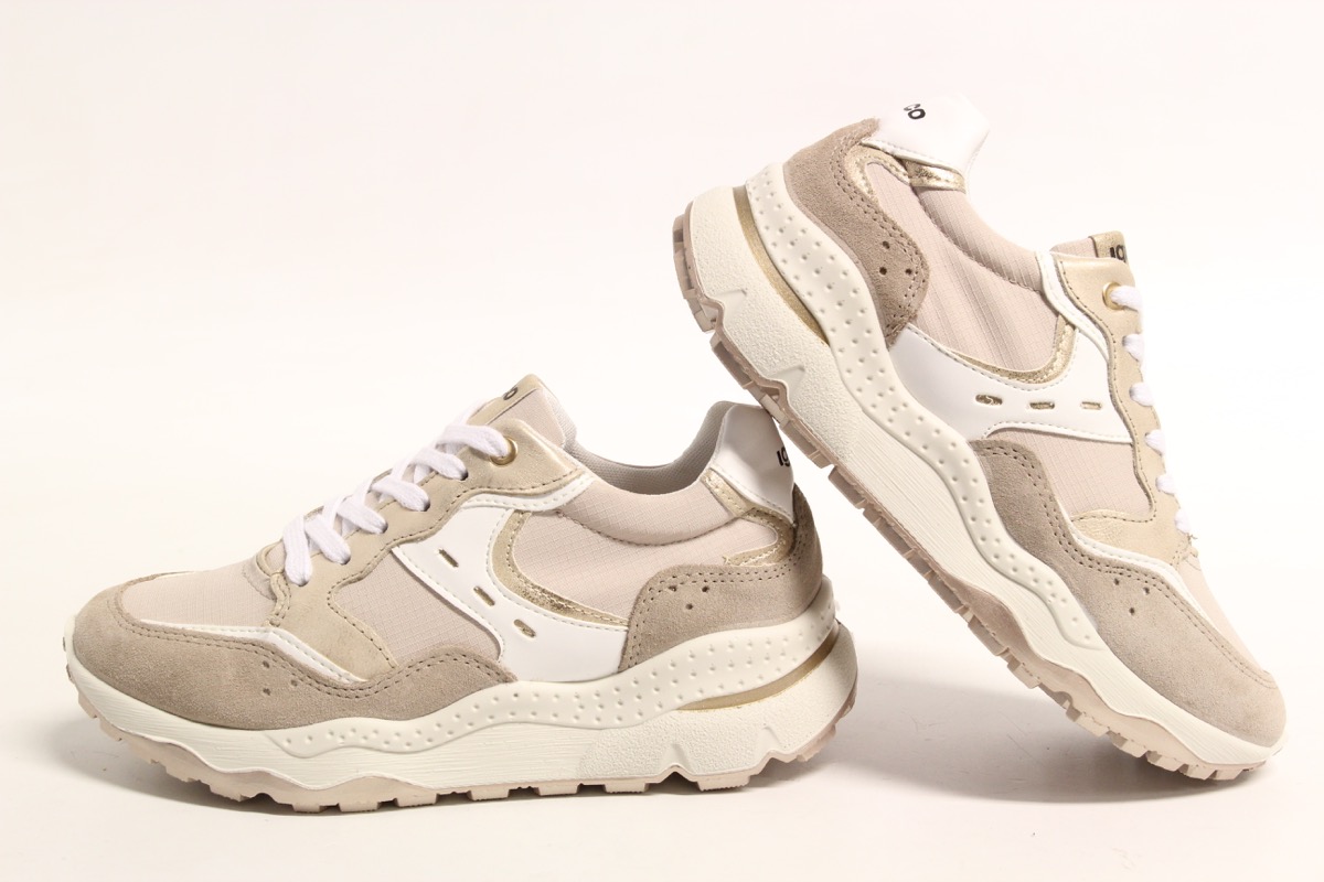 Stacks Image p582_n4028