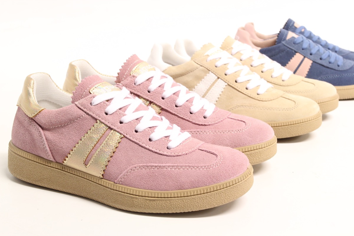 Stacks Image p582_n3996