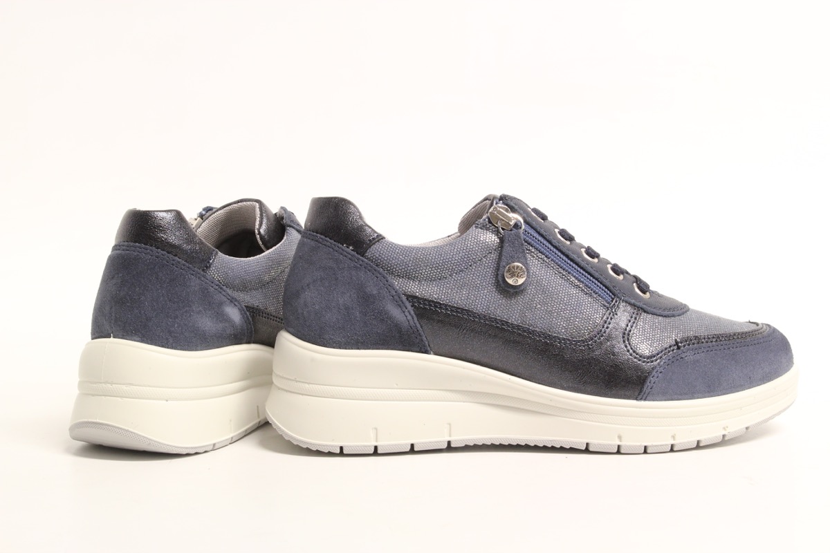 Stacks Image p970_n556