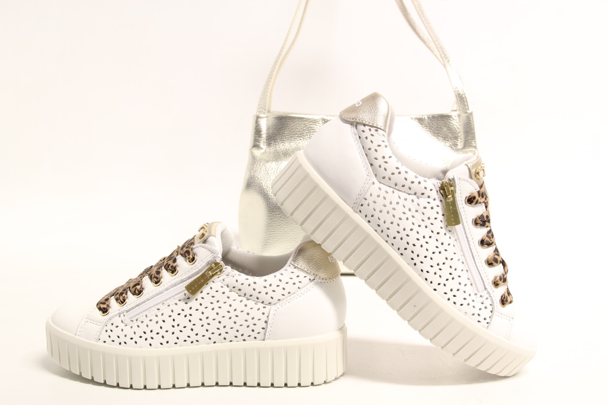 Stacks Image p582_n4270