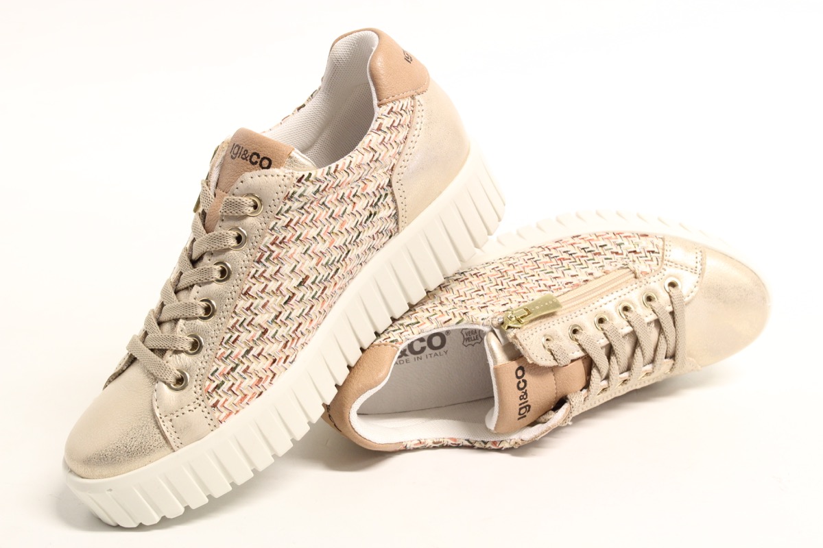 Stacks Image p582_n4107