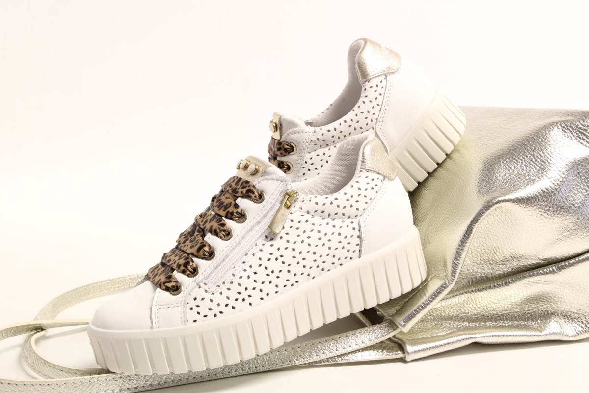 Stacks Image p582_n4260