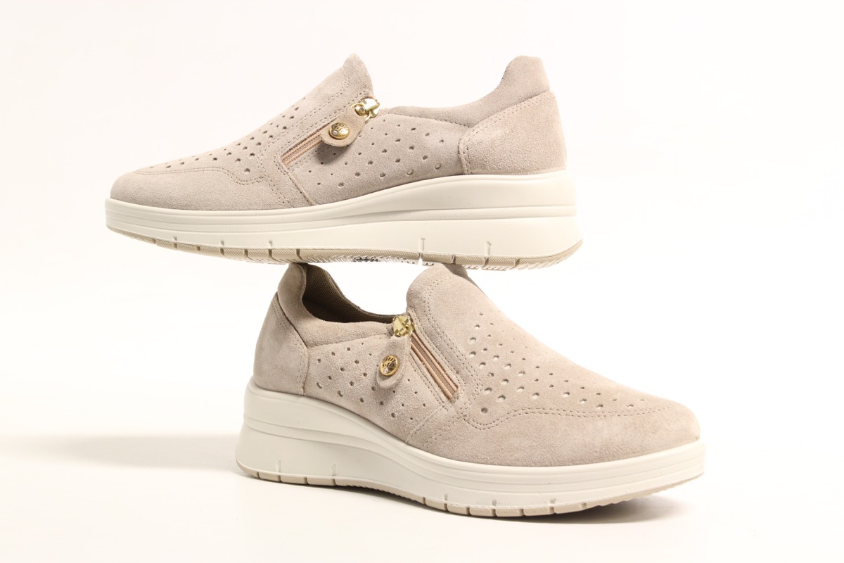 Stacks Image p970_n526