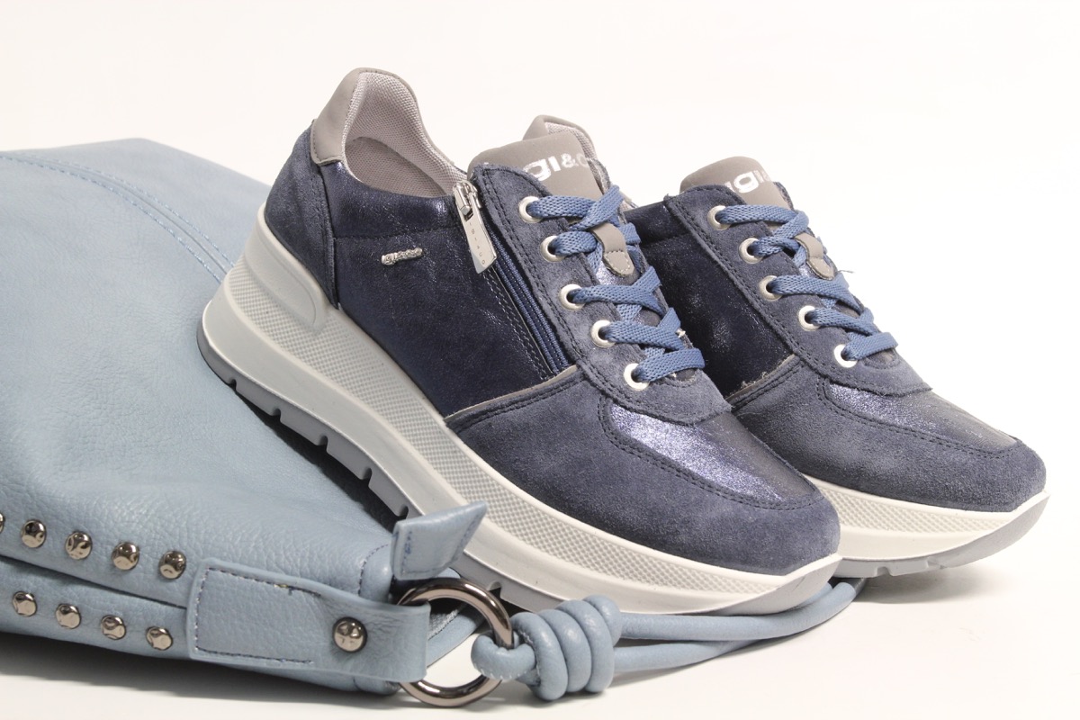 Stacks Image p582_n4237