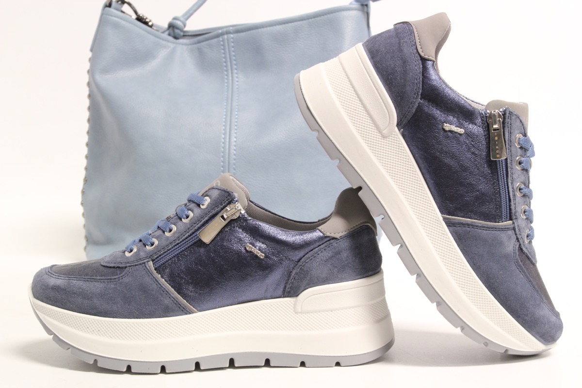 Stacks Image p582_n4227