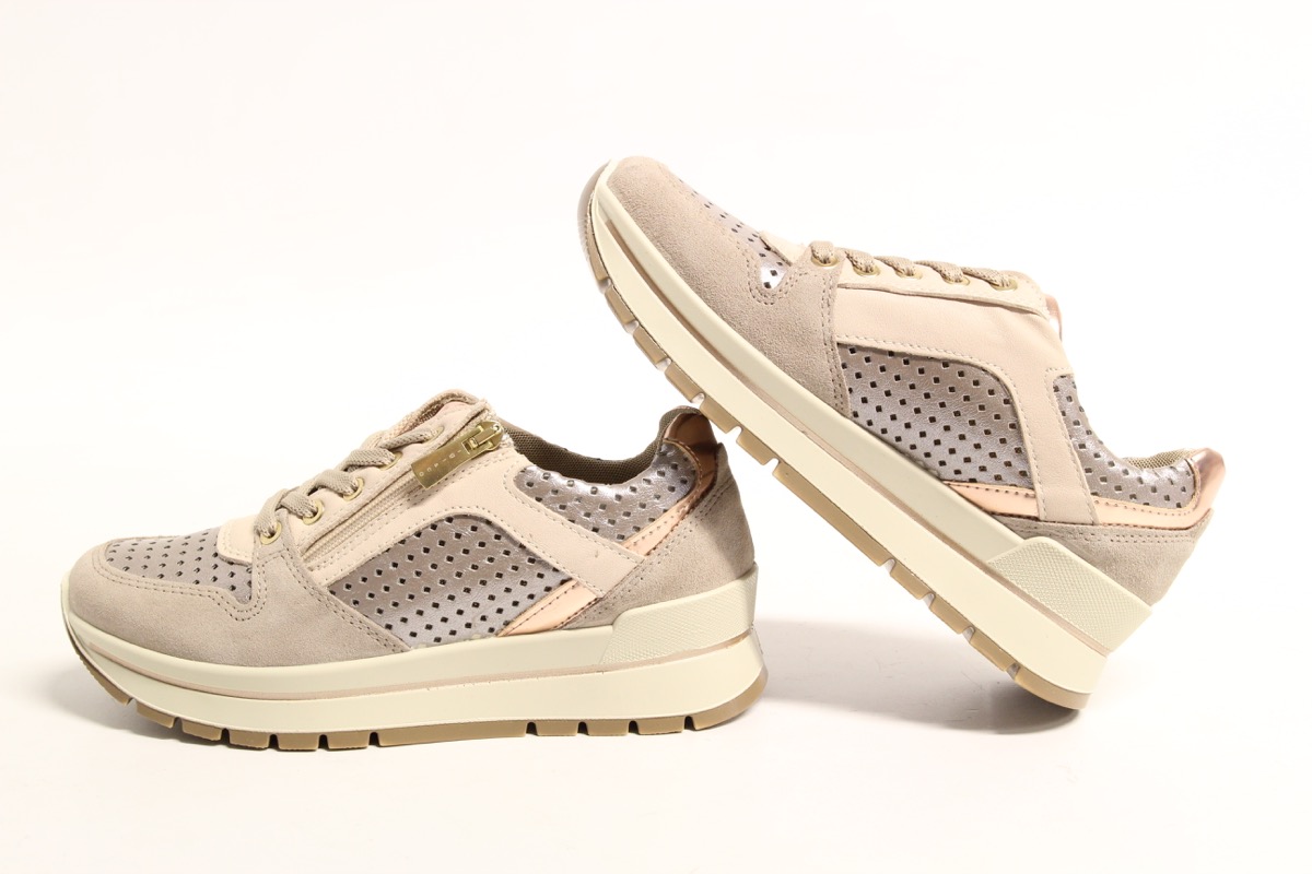 Stacks Image p582_n4137