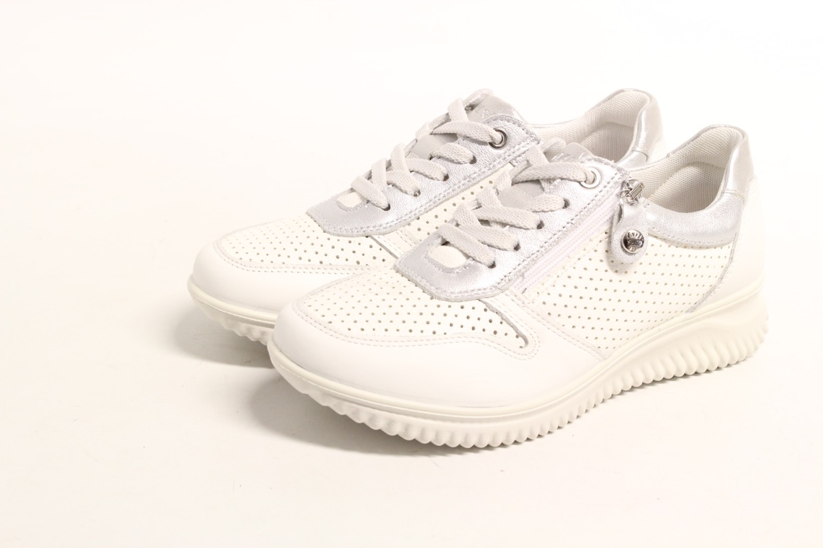 Stacks Image p970_n537