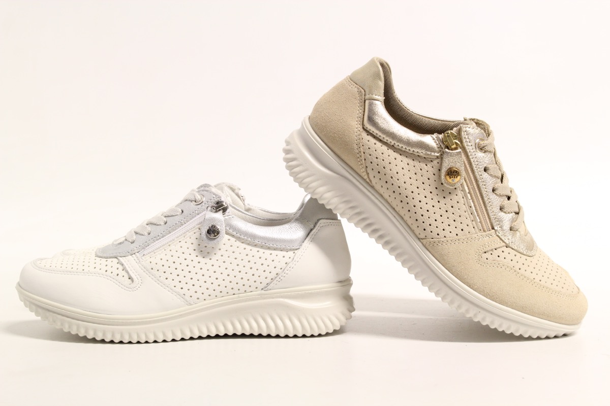 Stacks Image p970_n406