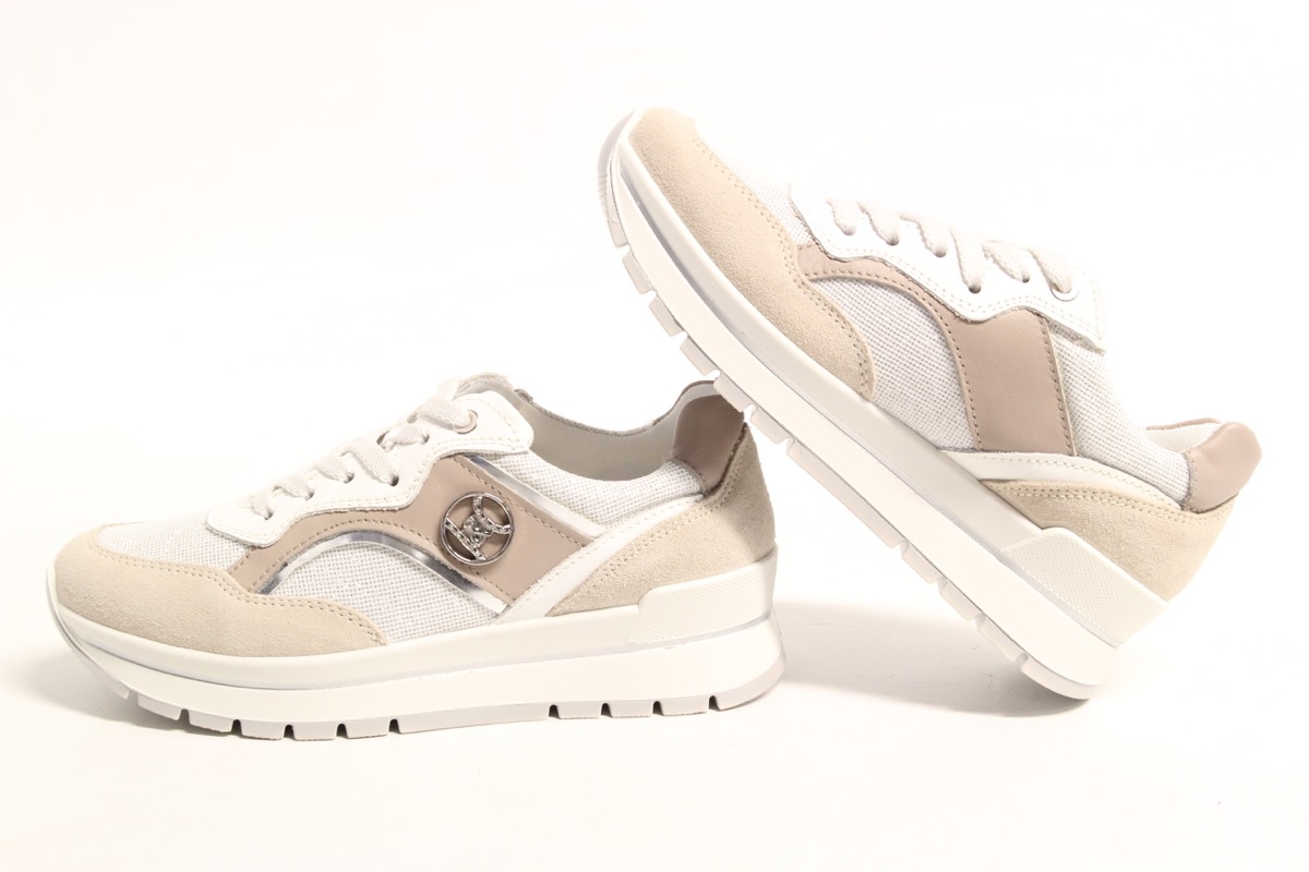 Stacks Image p582_n4051