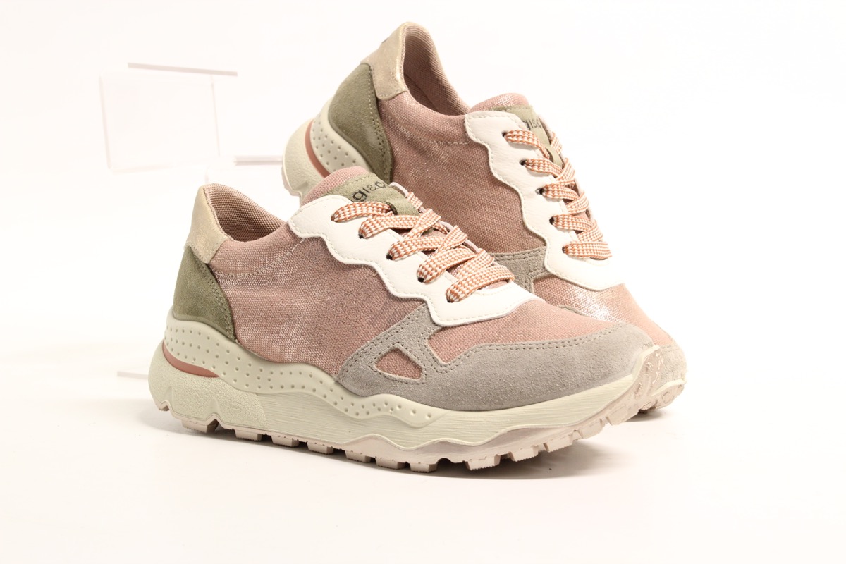 Stacks Image p582_n4195