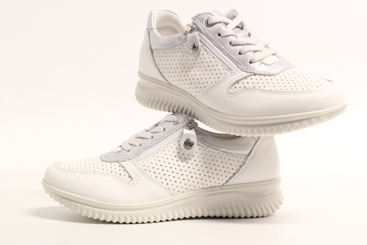 Stacks Image p970_n413