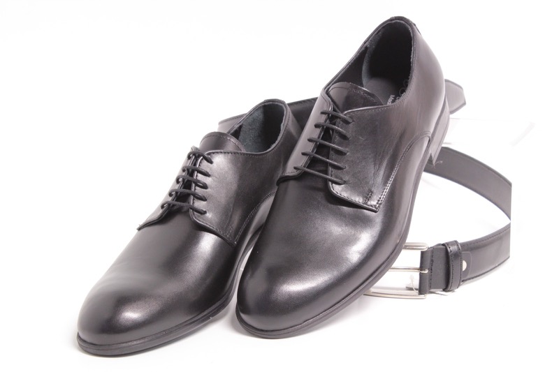 Scarpa classica in vera pelle, allacciatura Derby. Made in Italy.  € 99,90 (S0002)
