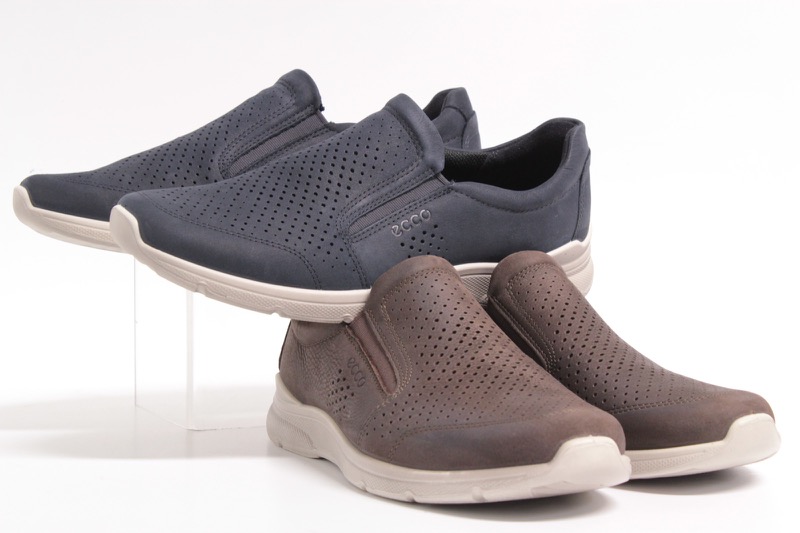 ECCO SlipOn in Nabuk traforato, disponibile in più colori. € 109,90 (S0006)